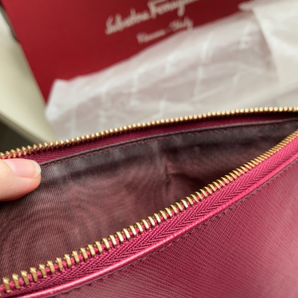 Salvatore Ferragamo berry pink wristlet - Picture 6 of 13
